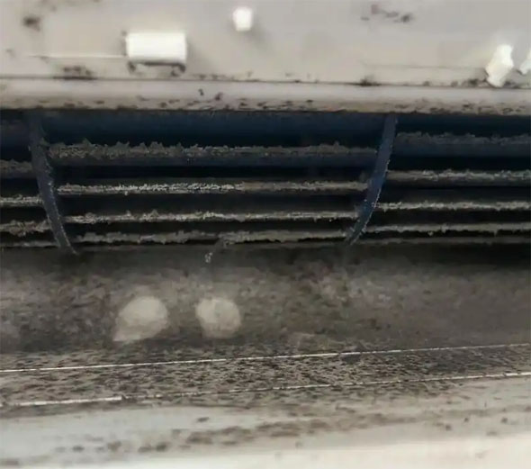 白河空调吹的风有股烧焦味是怎么回事